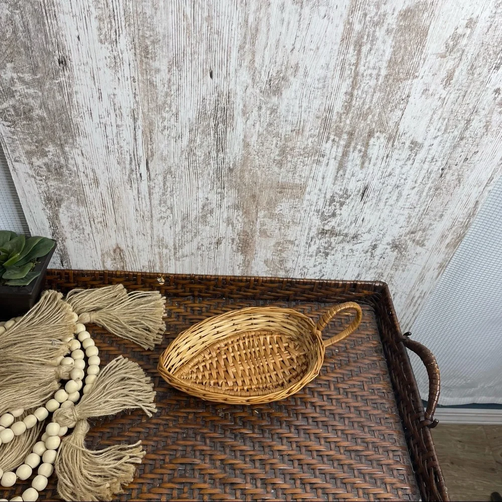 VINTAGE - Wicker Leaf Teardrop Basket Tray